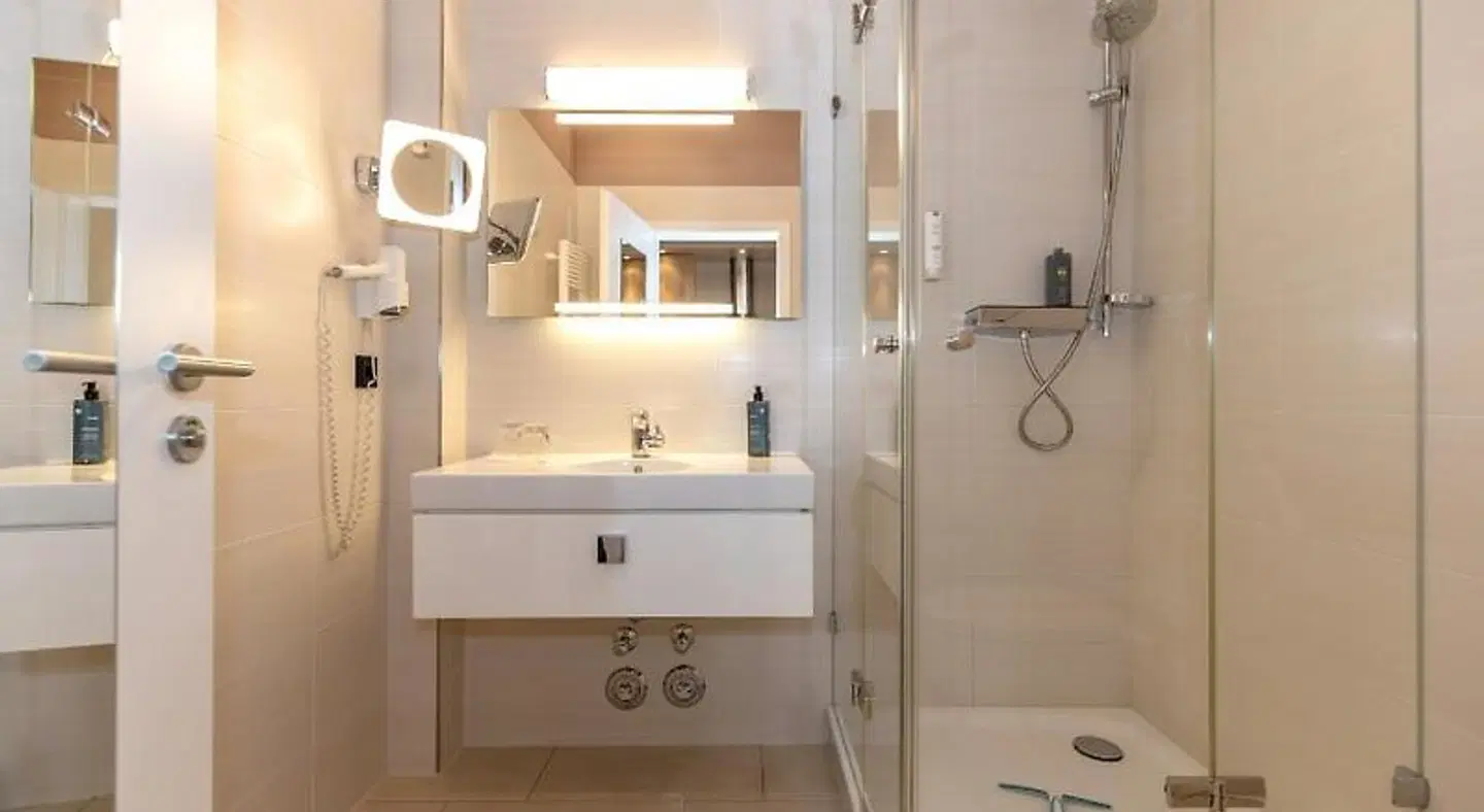 Hotel am Strand Badezimmer