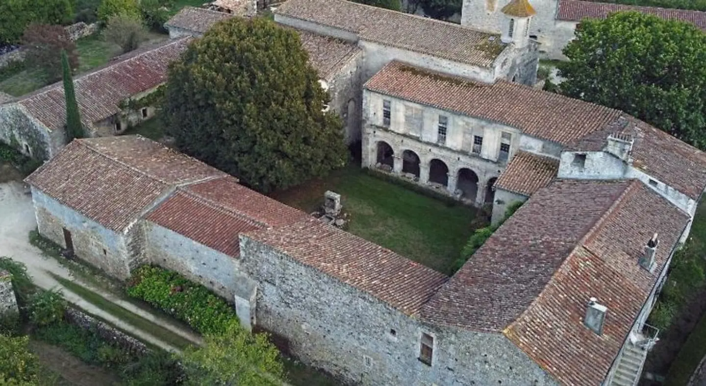 Association Le prieuré Saint Barthélémy EXTERIOR