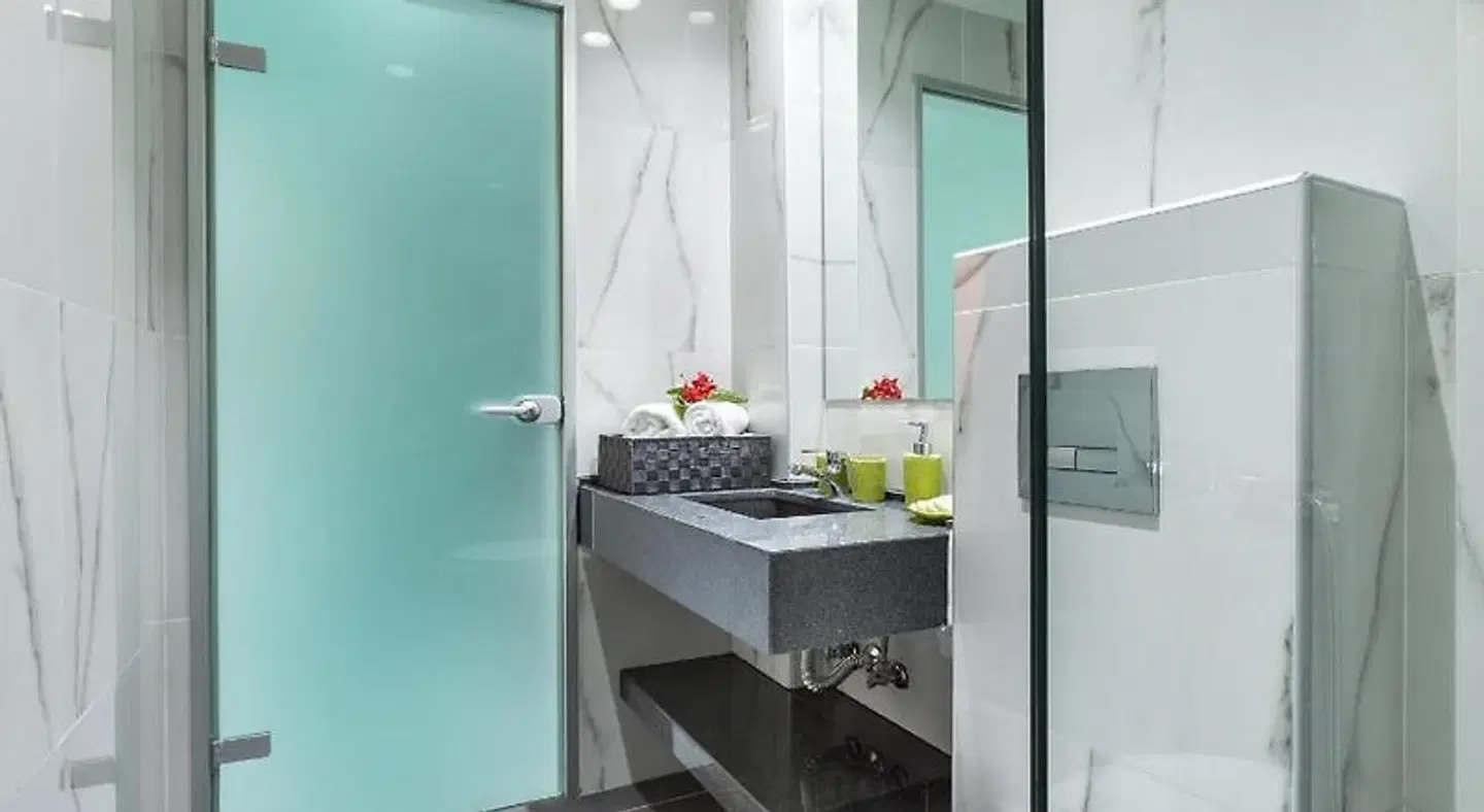 Nymphes Deluxe Accommodation Badezimmer