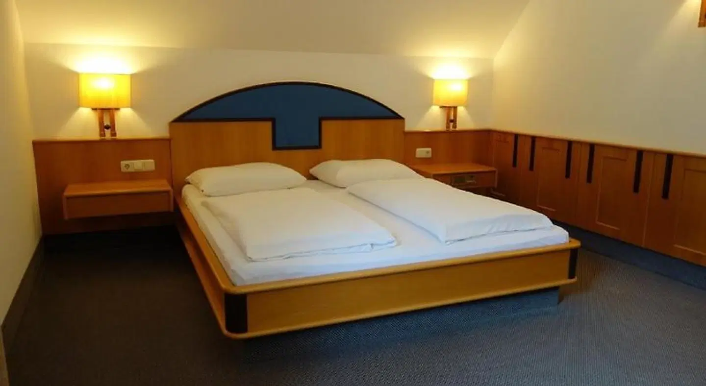 Hotel Zum Goldenen Schiff ROOM_EXAMPLE
