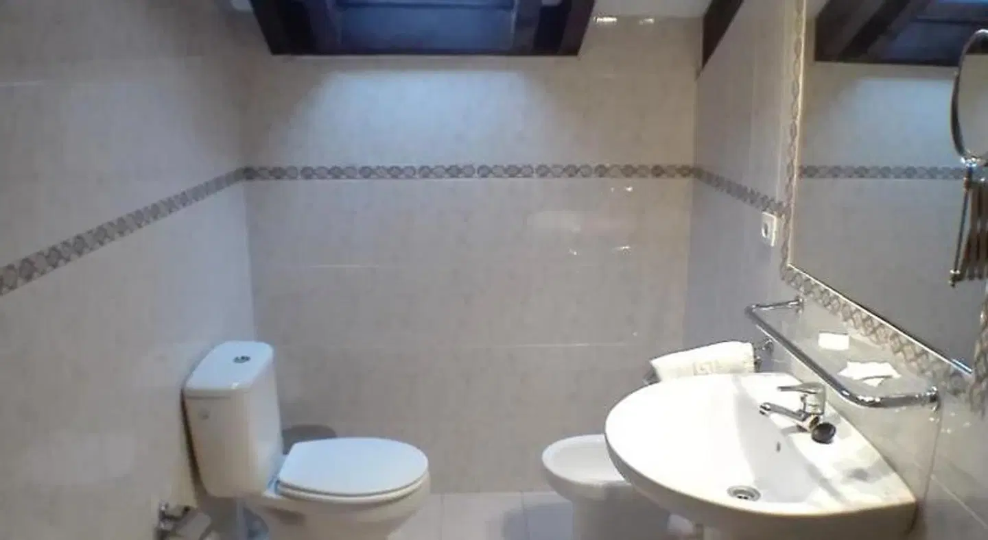 Apartamentos River Santander Badezimmer