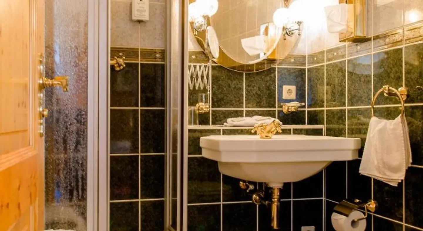 Villa Altenburg Parkhotel Badezimmer