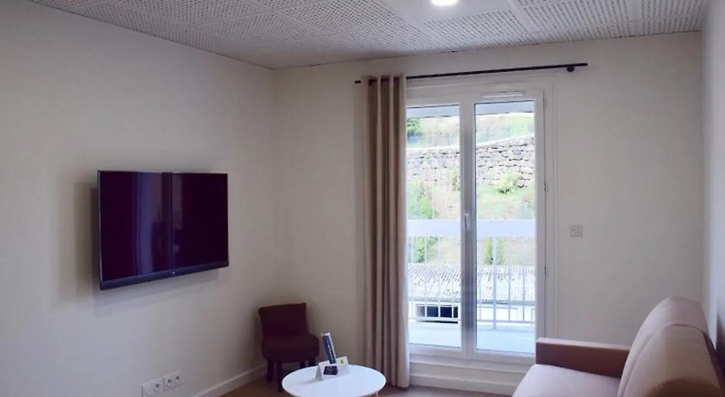 Logis Hôtel Les Platanes Badezimmer