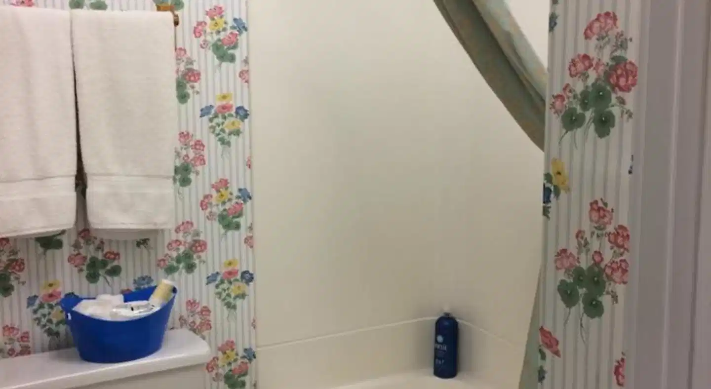 Bayview Pines Country Inn Apartments Badezimmer