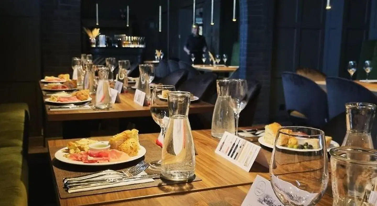 Brut Wine Hotel Restaurant