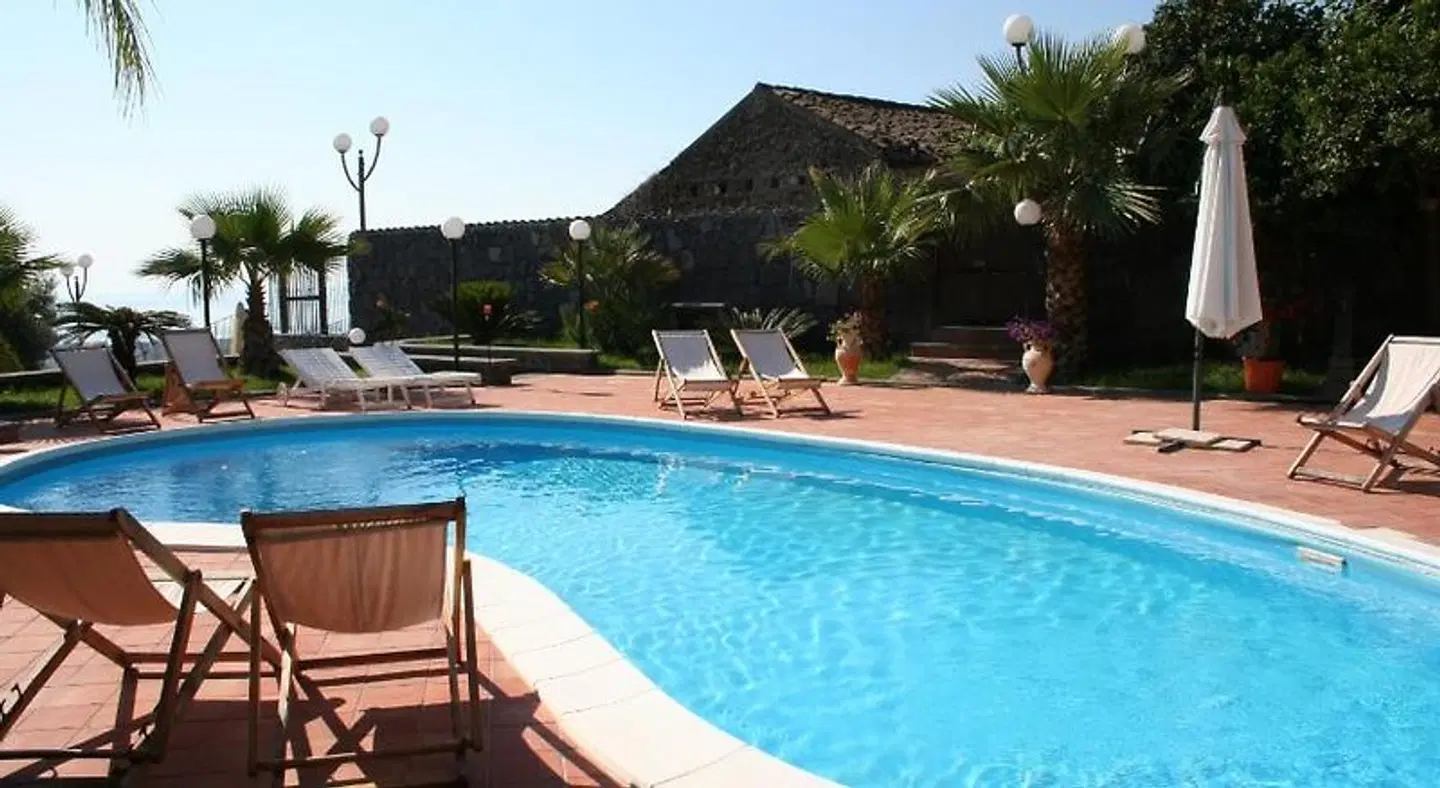 Borgo Barone OUTDOOR_POOL