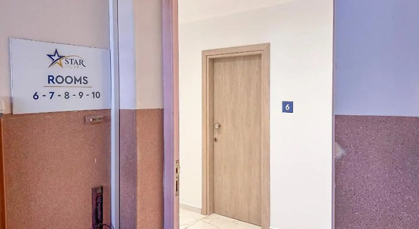 Star Hotel Badezimmer