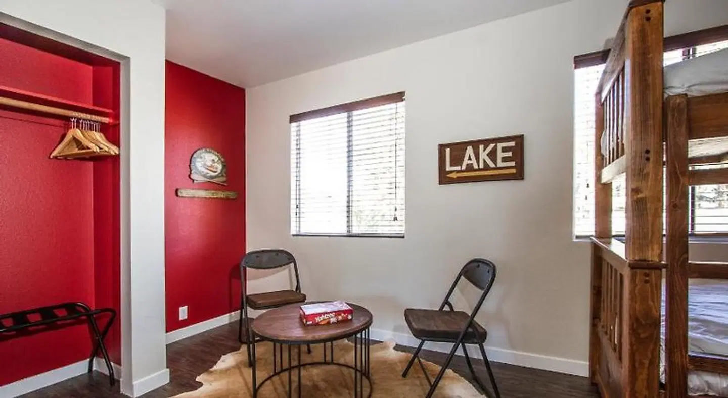Noon Lodge ROOM_EXAMPLE