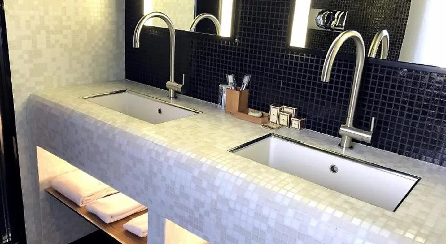 VILLA MARRONE Luxury Residences Badezimmer