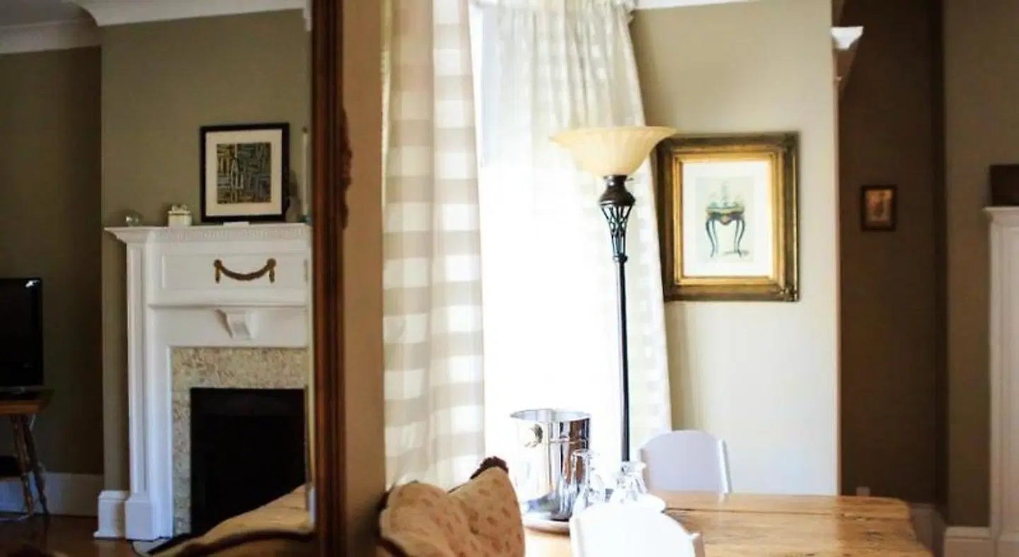 Leaside Manor ROOM_EXAMPLE