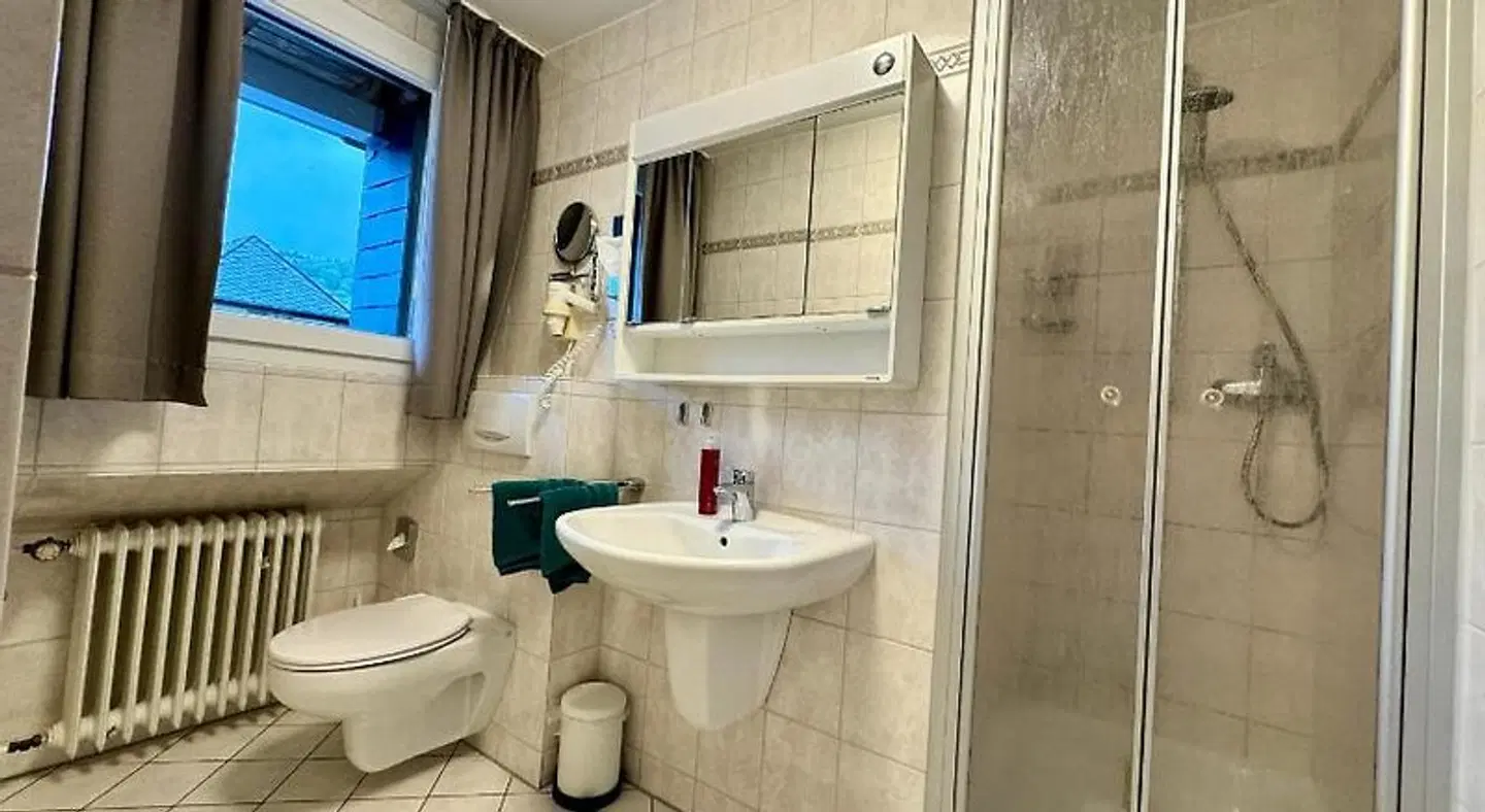 Moselhotel Sonnenuhr Badezimmer