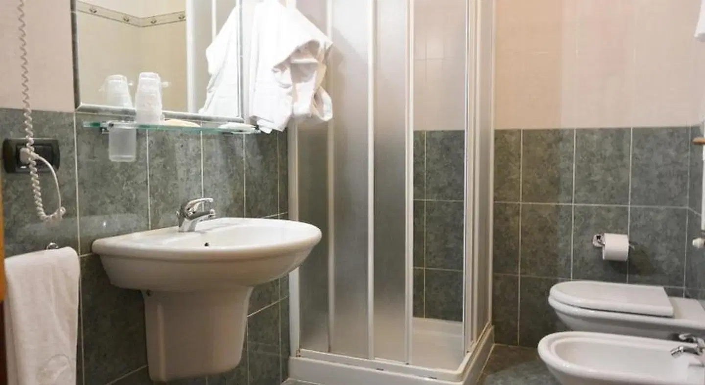Hotel Ristorante Italia Badezimmer
