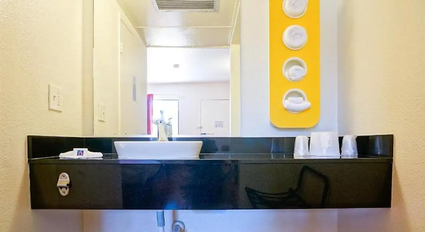 Motel 6 Carlsbad, CA Beach Badezimmer