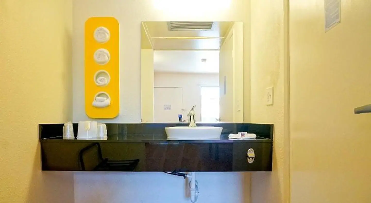 Motel 6 Carlsbad, CA Beach ROOM_EXAMPLE