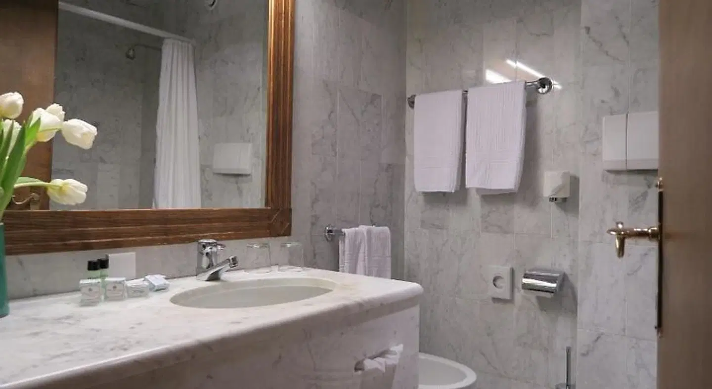 Savoia Palace Hotel Badezimmer