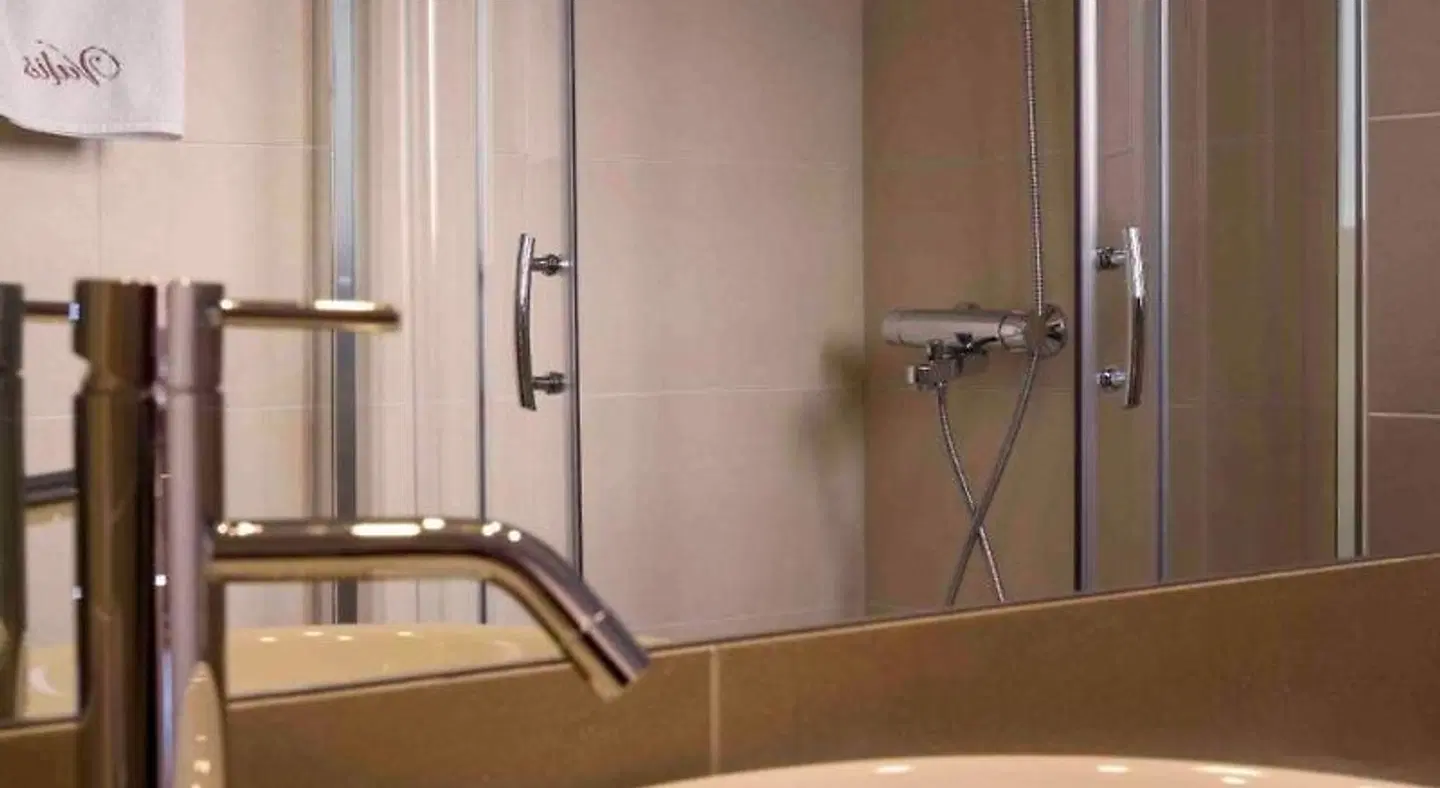 Valis Resort Hotel Badezimmer