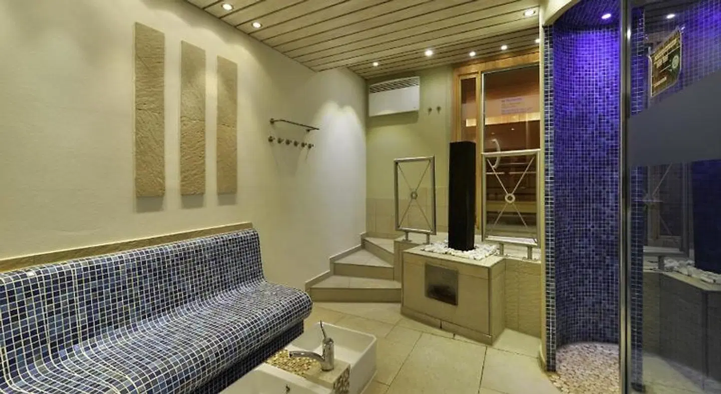 Caroline Mathilde HEALTH_BEAUTY