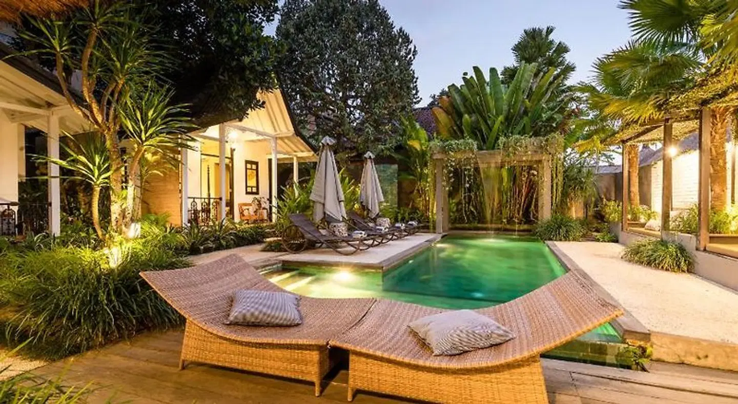 11 on Kajeng OUTDOOR_POOL