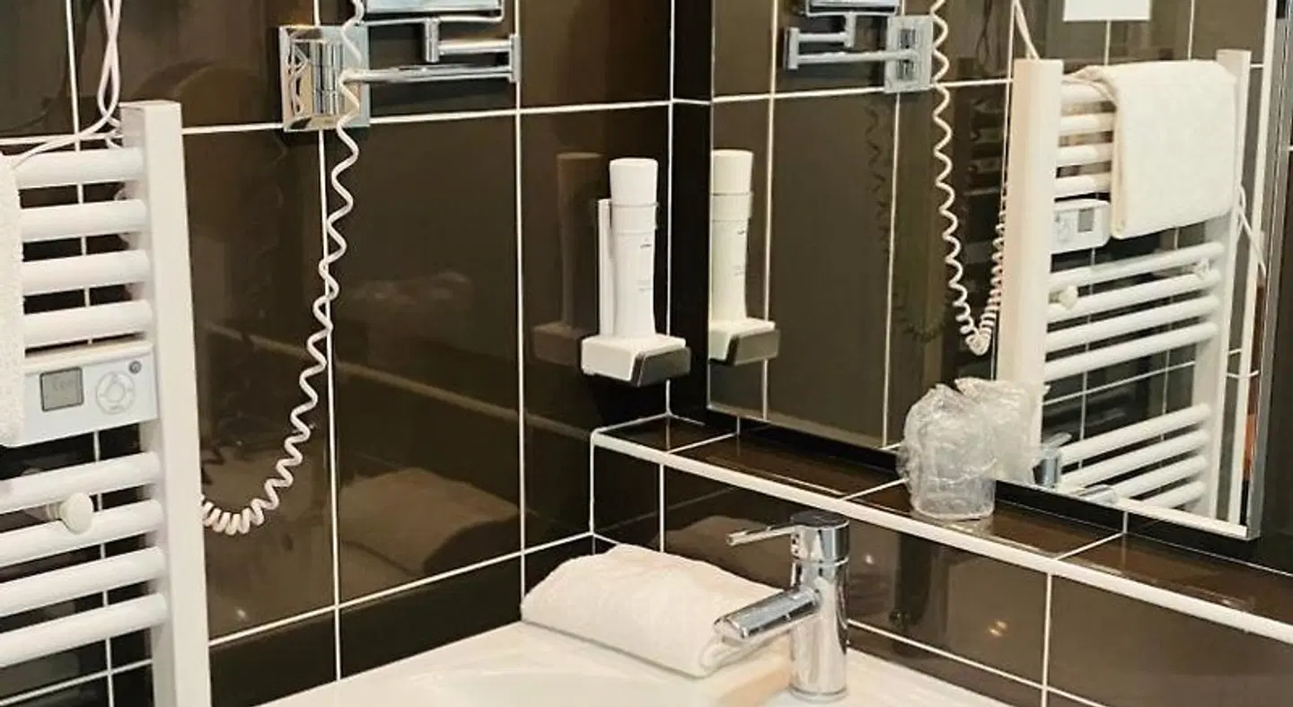 Hotel Martinez Grenay Badezimmer