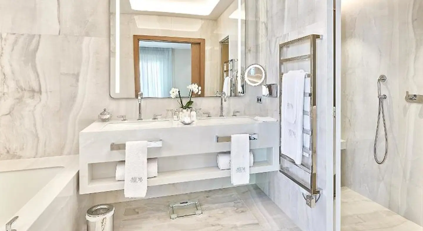 La Reserve de Beaulieu Badezimmer