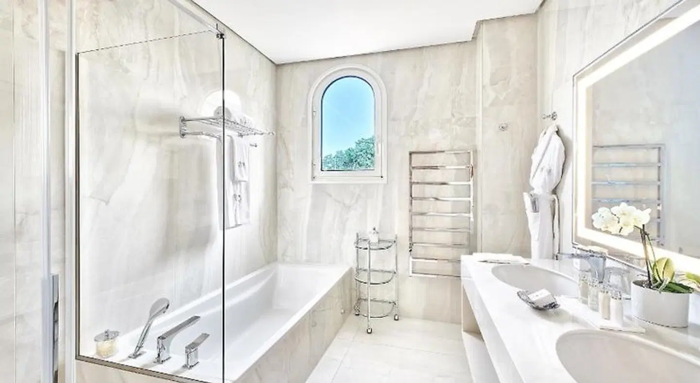 La Reserve de Beaulieu Badezimmer