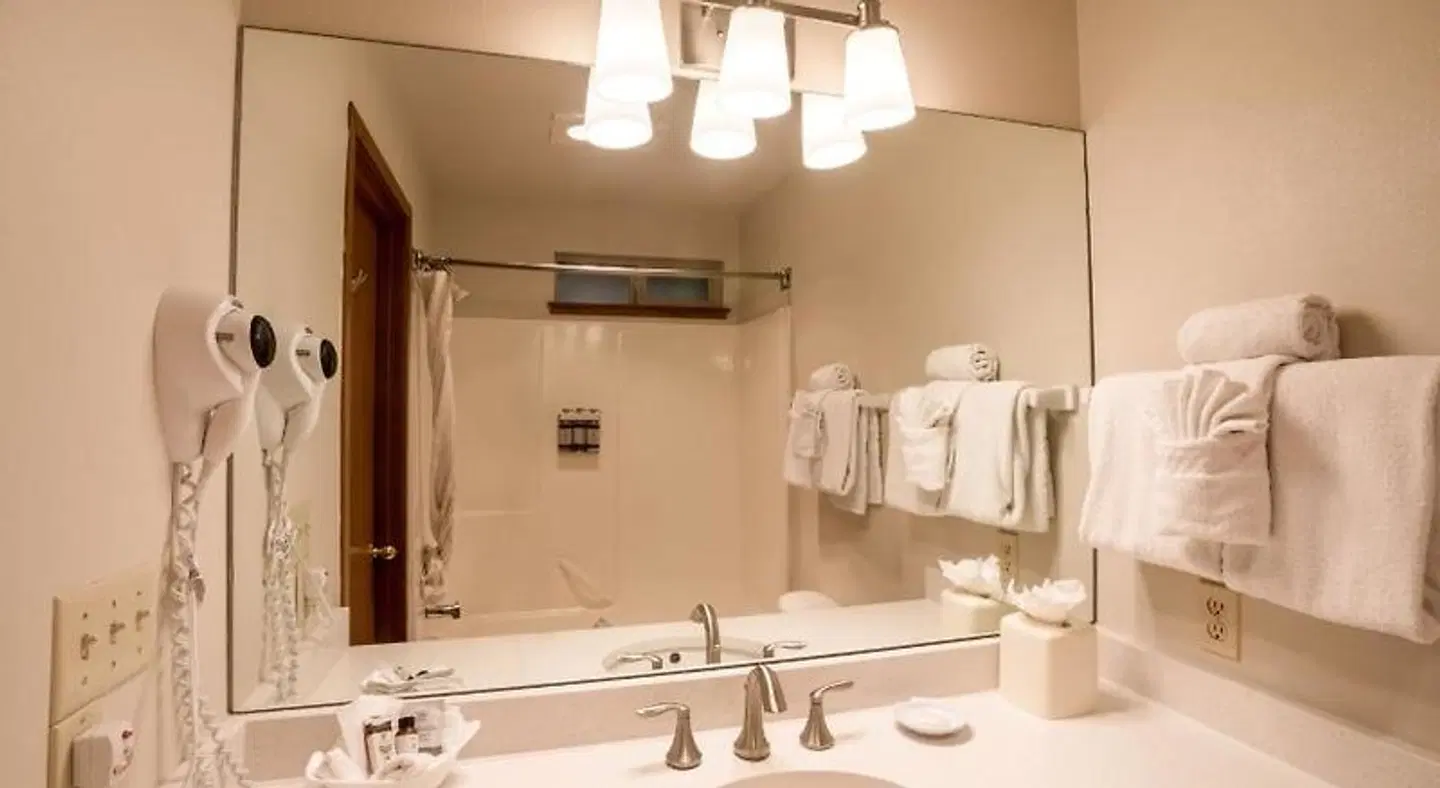 Inn at Cannon Beach Badezimmer