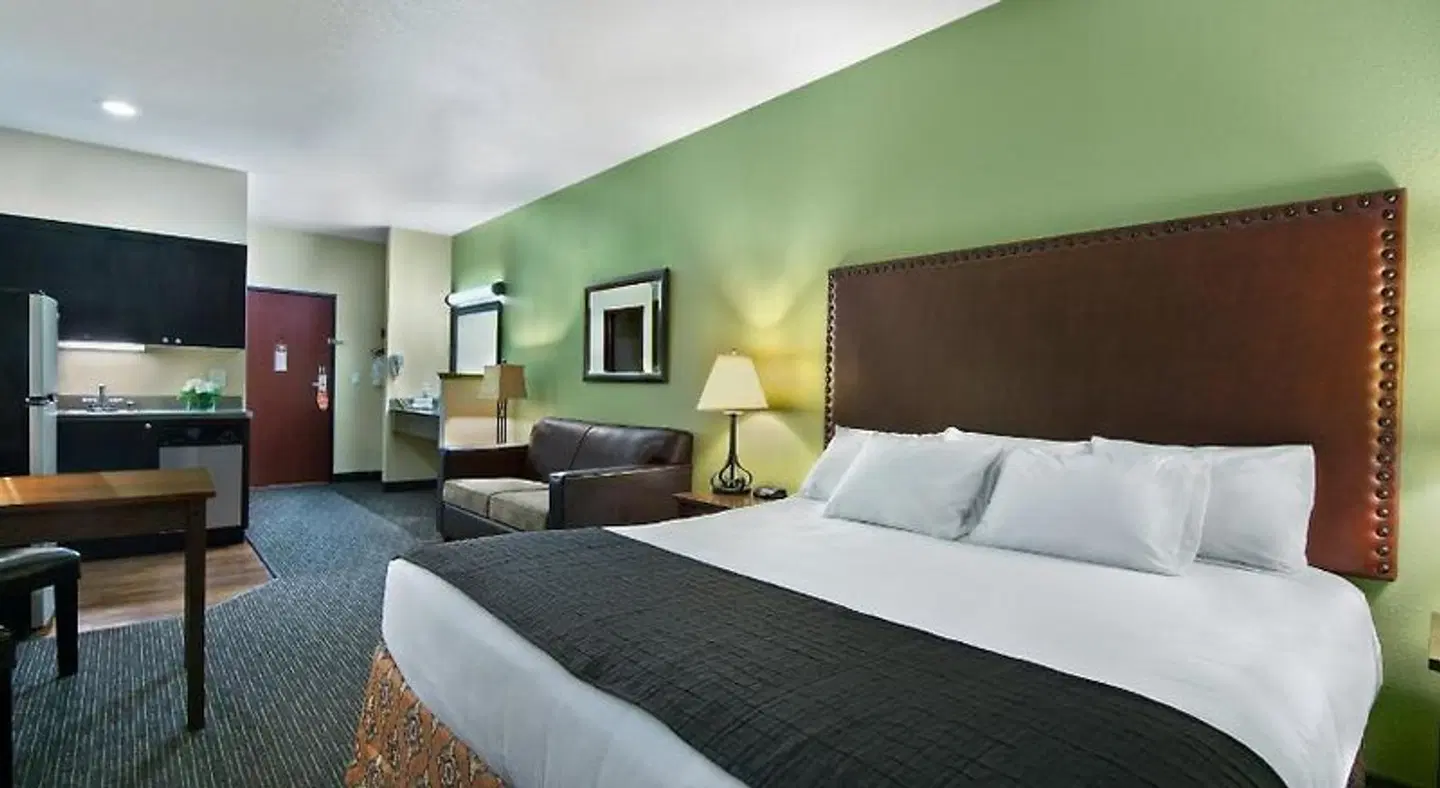 Oxford Suites Hermiston ROOM_EXAMPLE