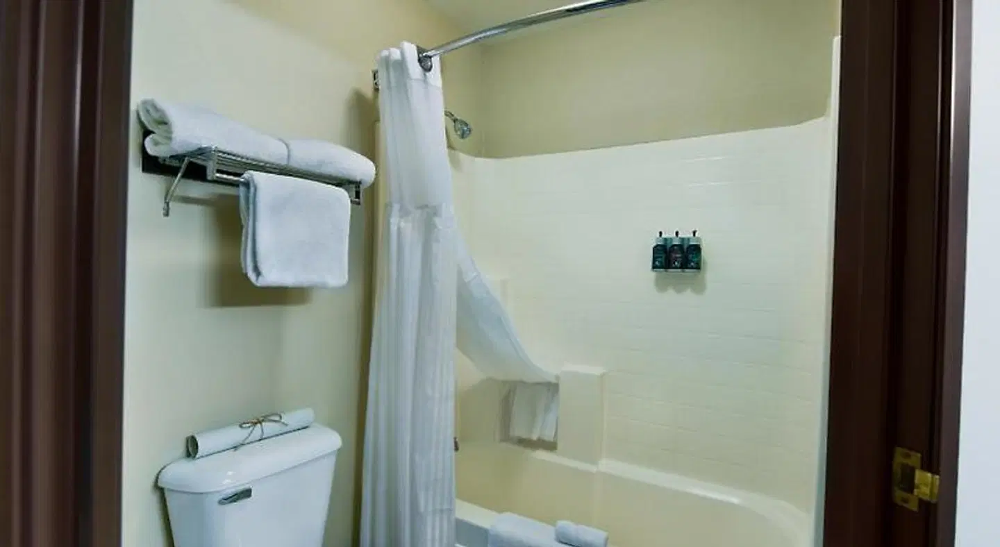 Oxford Suites Hermiston Badezimmer