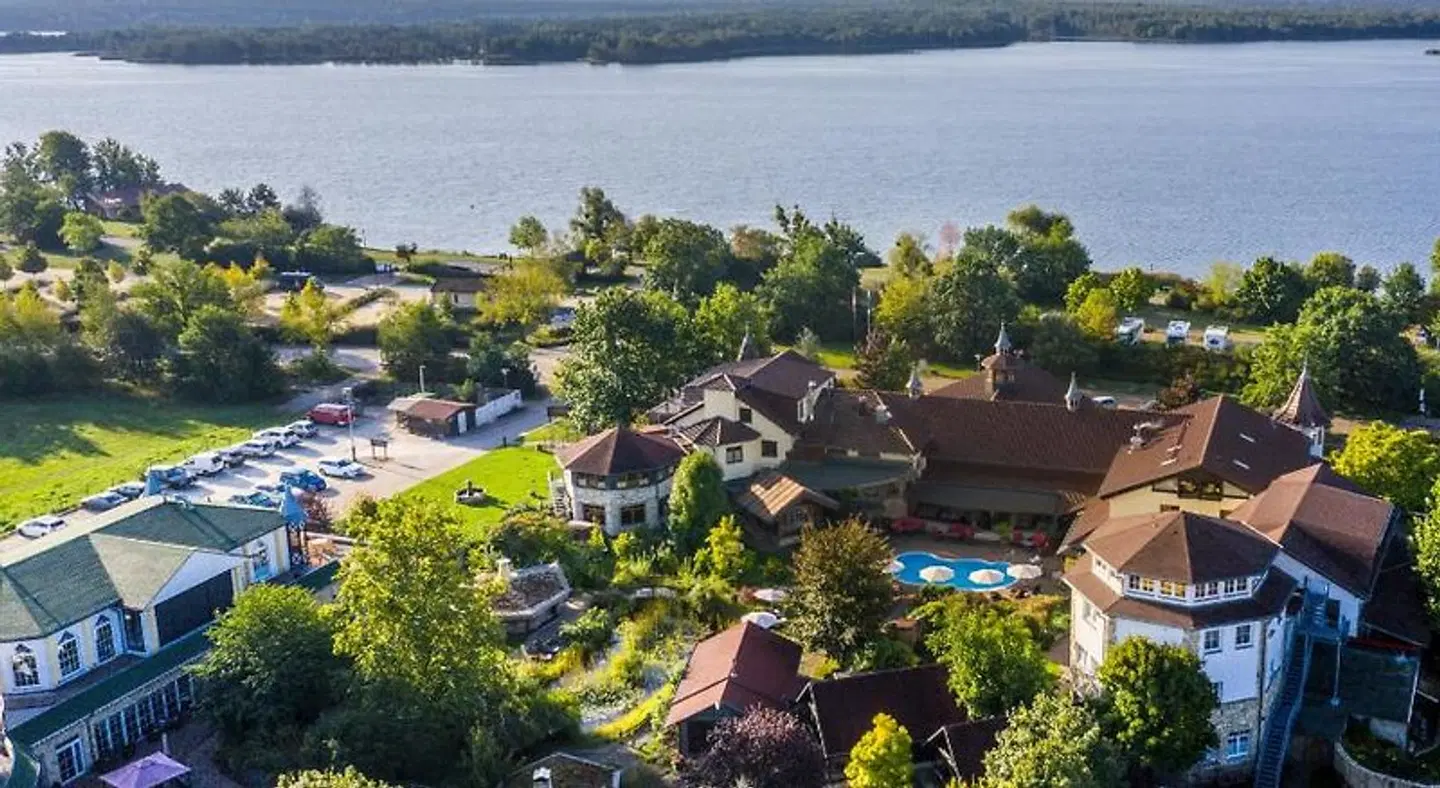 Wellnesshotel Seeschlösschen - Privat-SPA & Naturresort LANDSCAPE