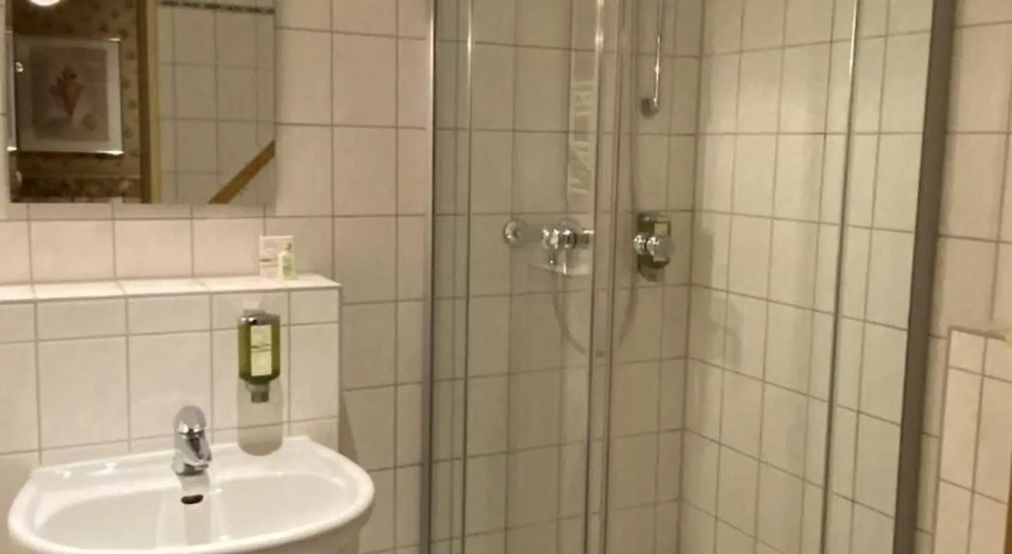 Wellnesshotel Seeschlösschen - Privat-SPA & Naturresort Badezimmer