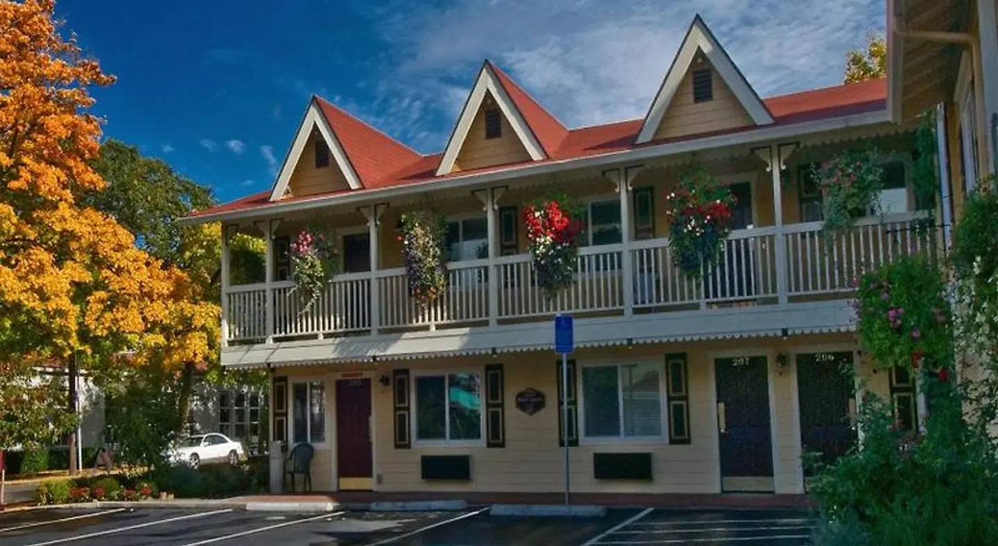 Silverton Inn & Suites EXTERIOR