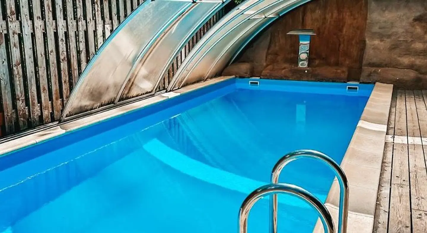 Ambasada Hallenbad