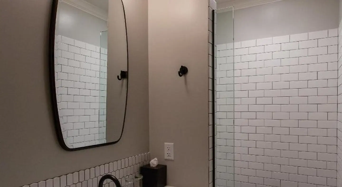 Atticus Hotel Badezimmer