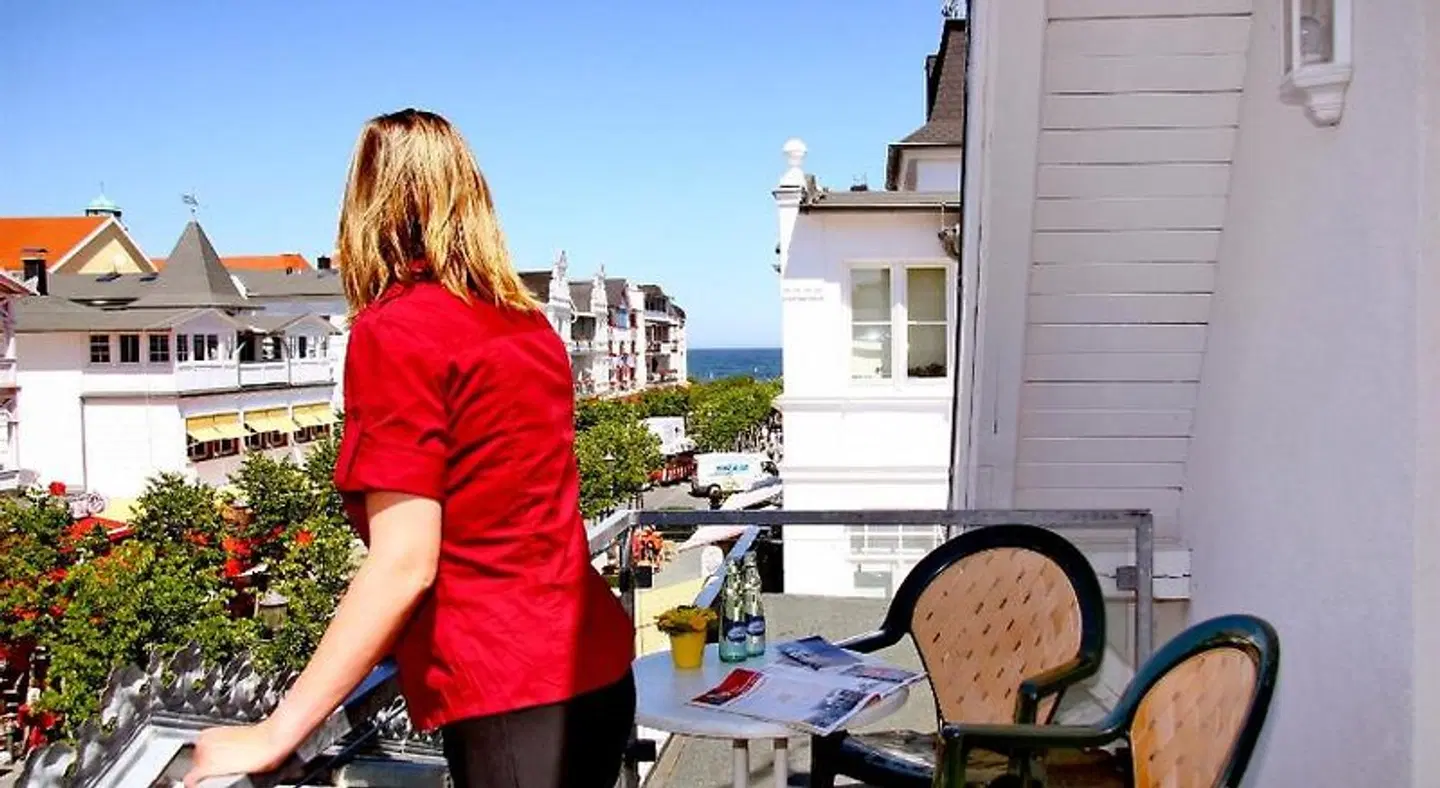 Villa Neander PEOPLE