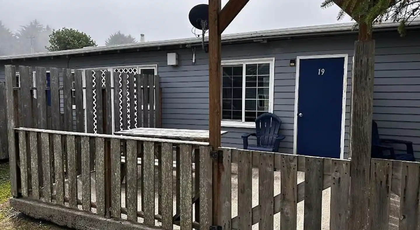 Deane's Oceanfront Lodge Aussenansicht