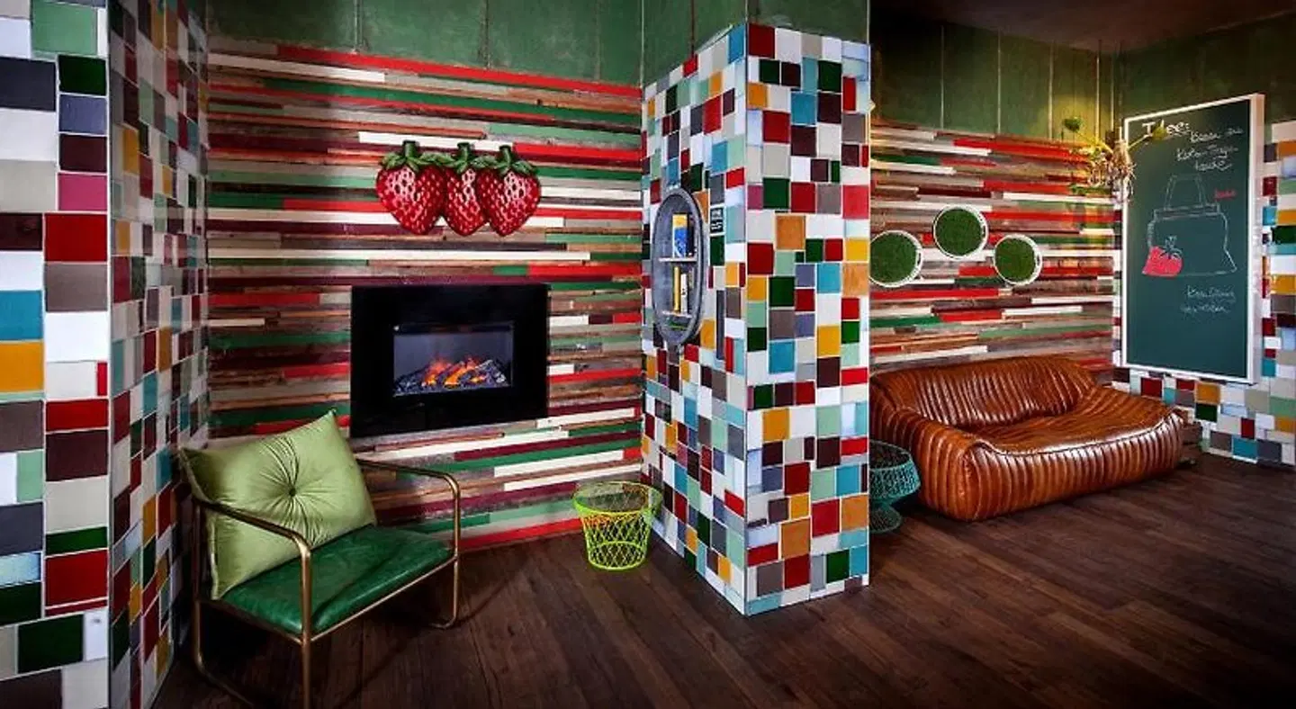 Karls Hotel ALLES PALETTI MODEL_IMPRESSION