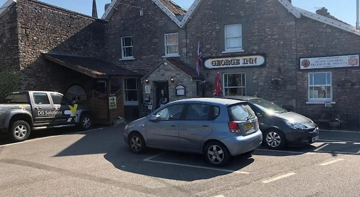 The George Inn EXTERIOR