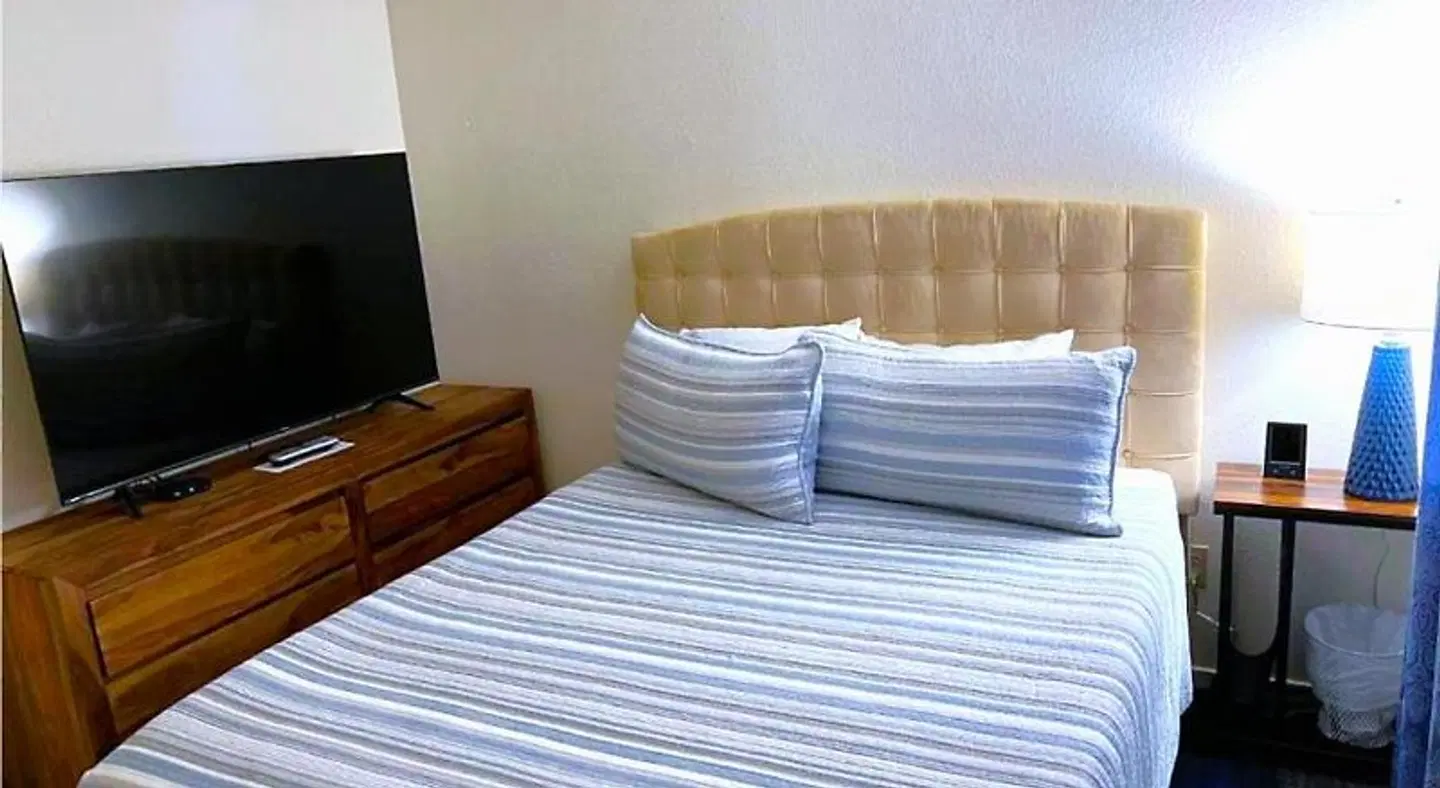 Surf & Sand Inn ROOM_EXAMPLE