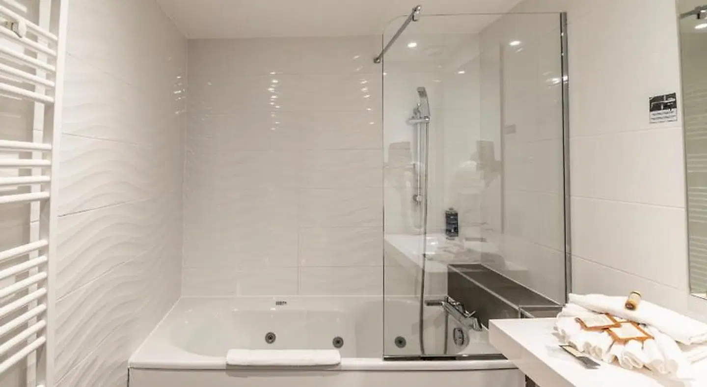 Brit Hotel Le Lodge - Strasbourg Zénith Badezimmer