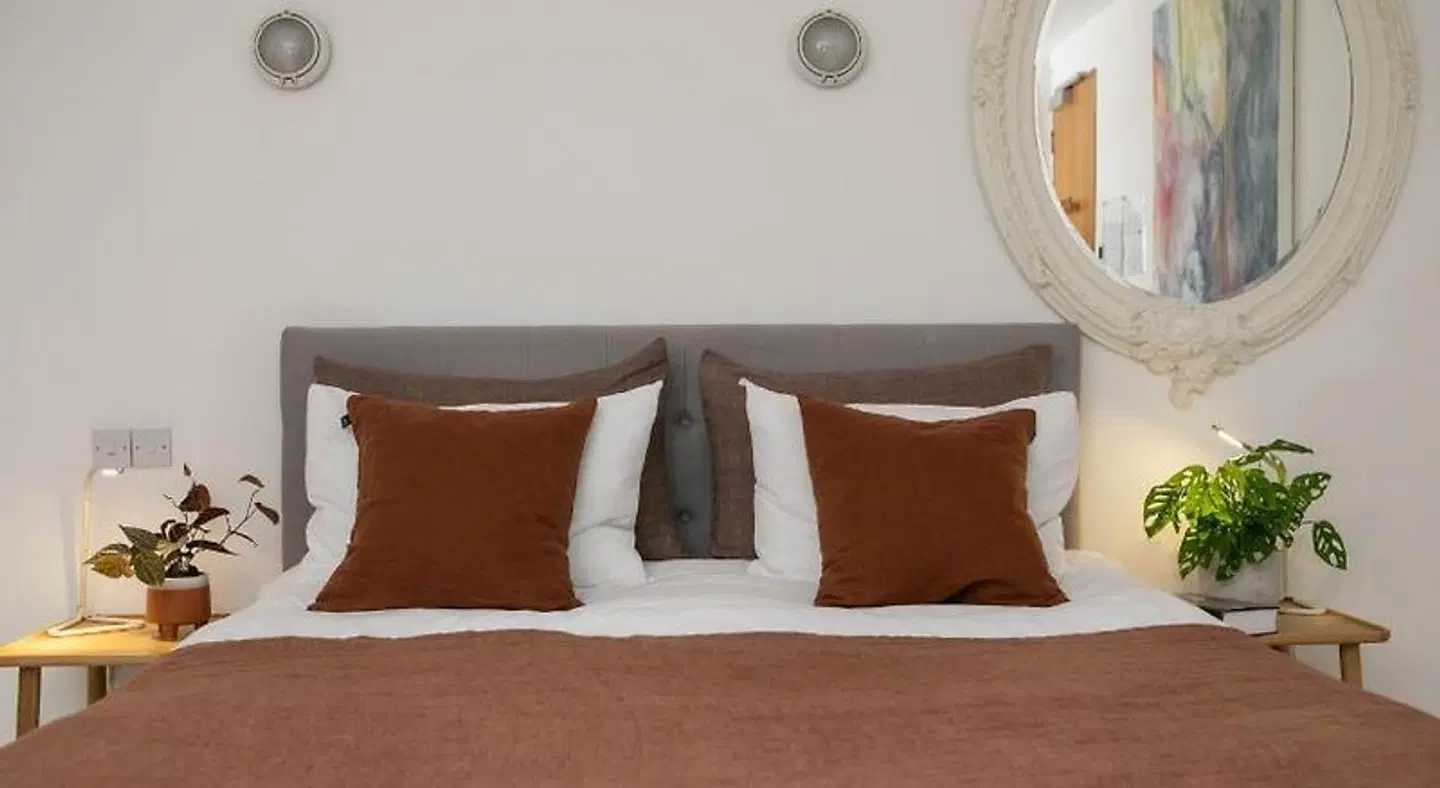 The Luxury Inn ROOM_EXAMPLE