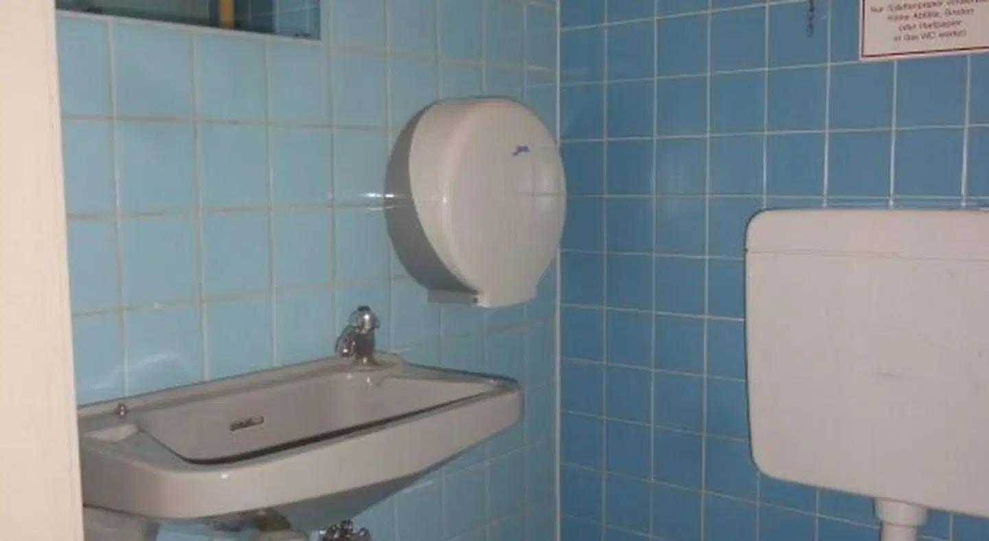 Buch-Ein-Bett Hostel Badezimmer