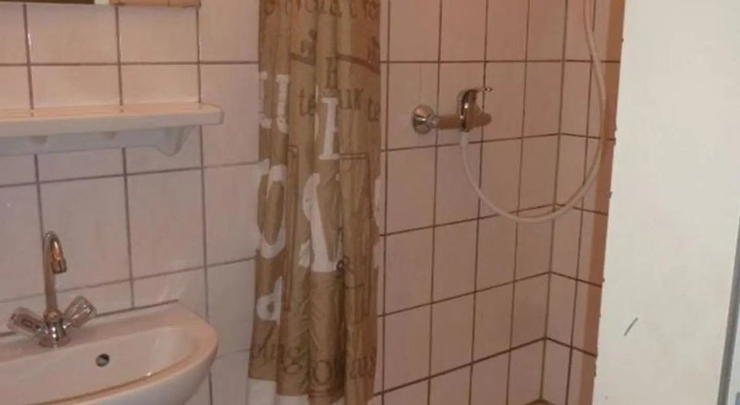 Buch-Ein-Bett Hostel Badezimmer