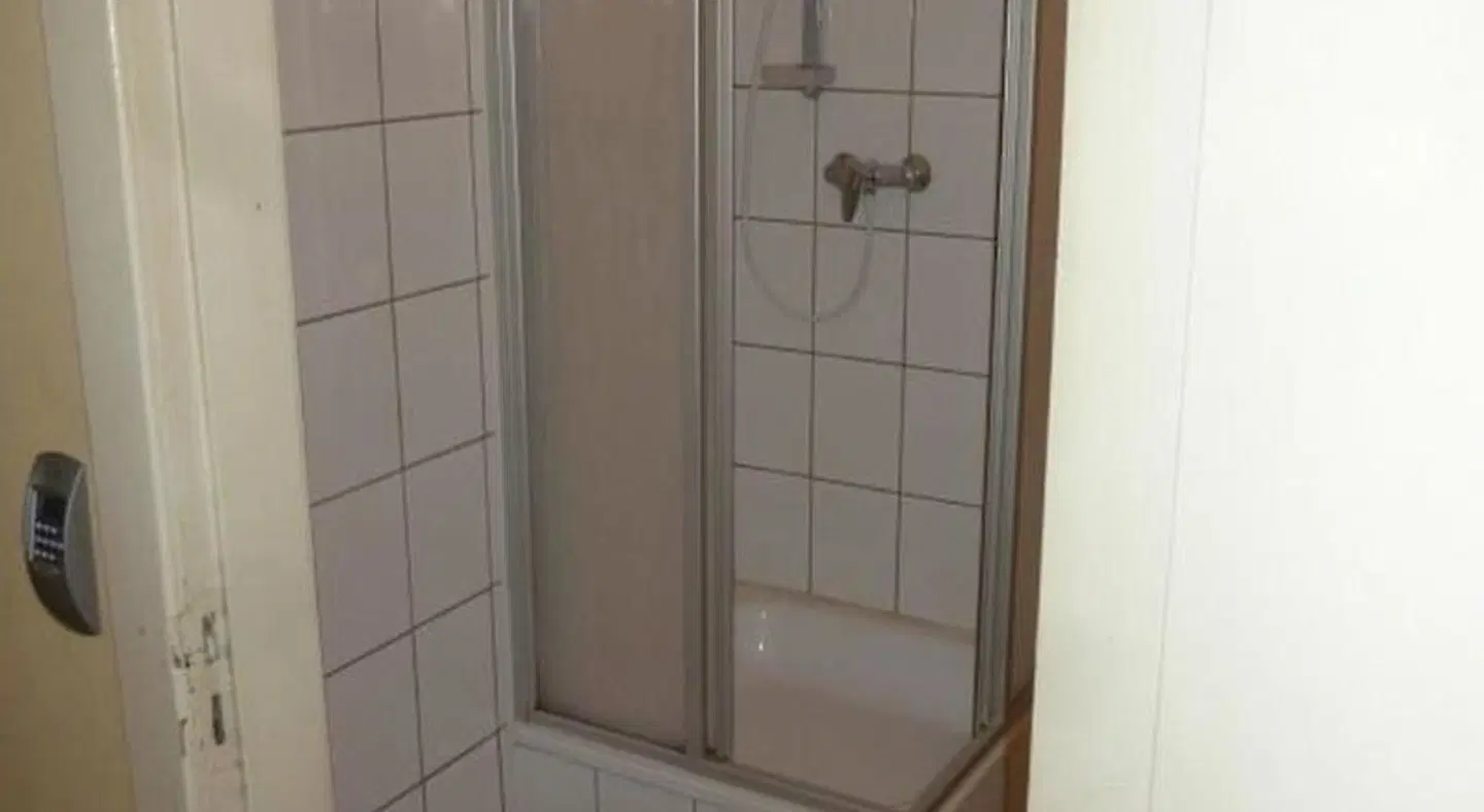 Buch-Ein-Bett Hostel Badezimmer