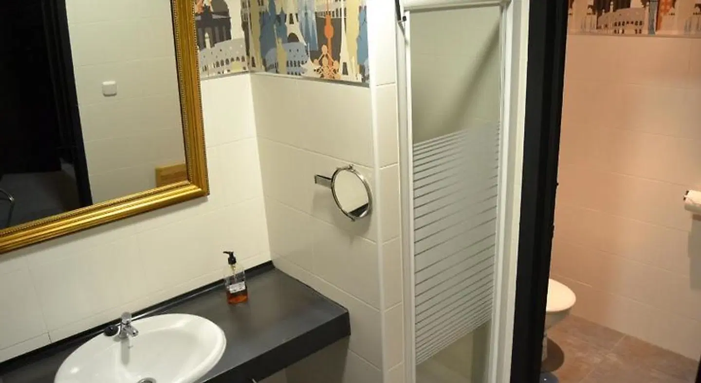 Hostels Meetingpoint Badezimmer