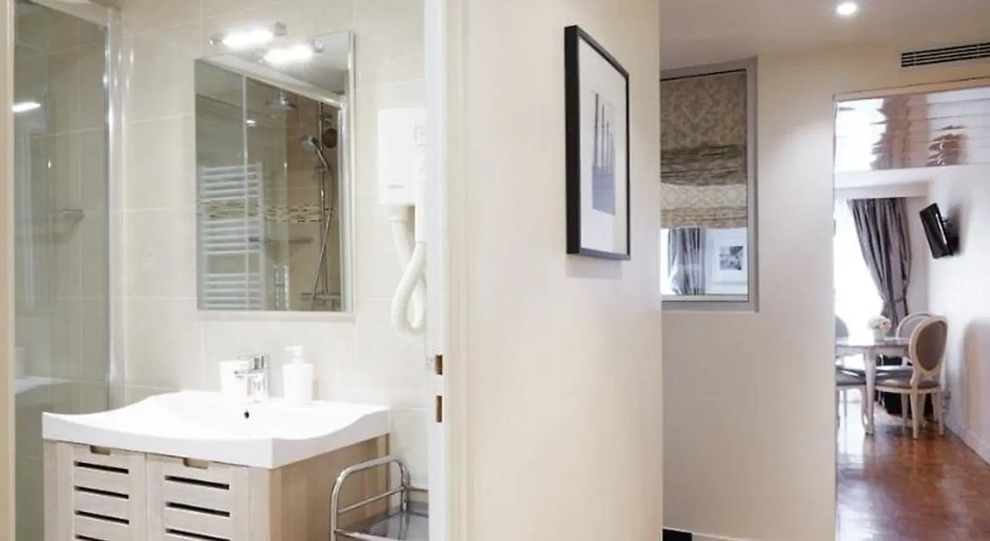 Apartments Du Louvre Badezimmer