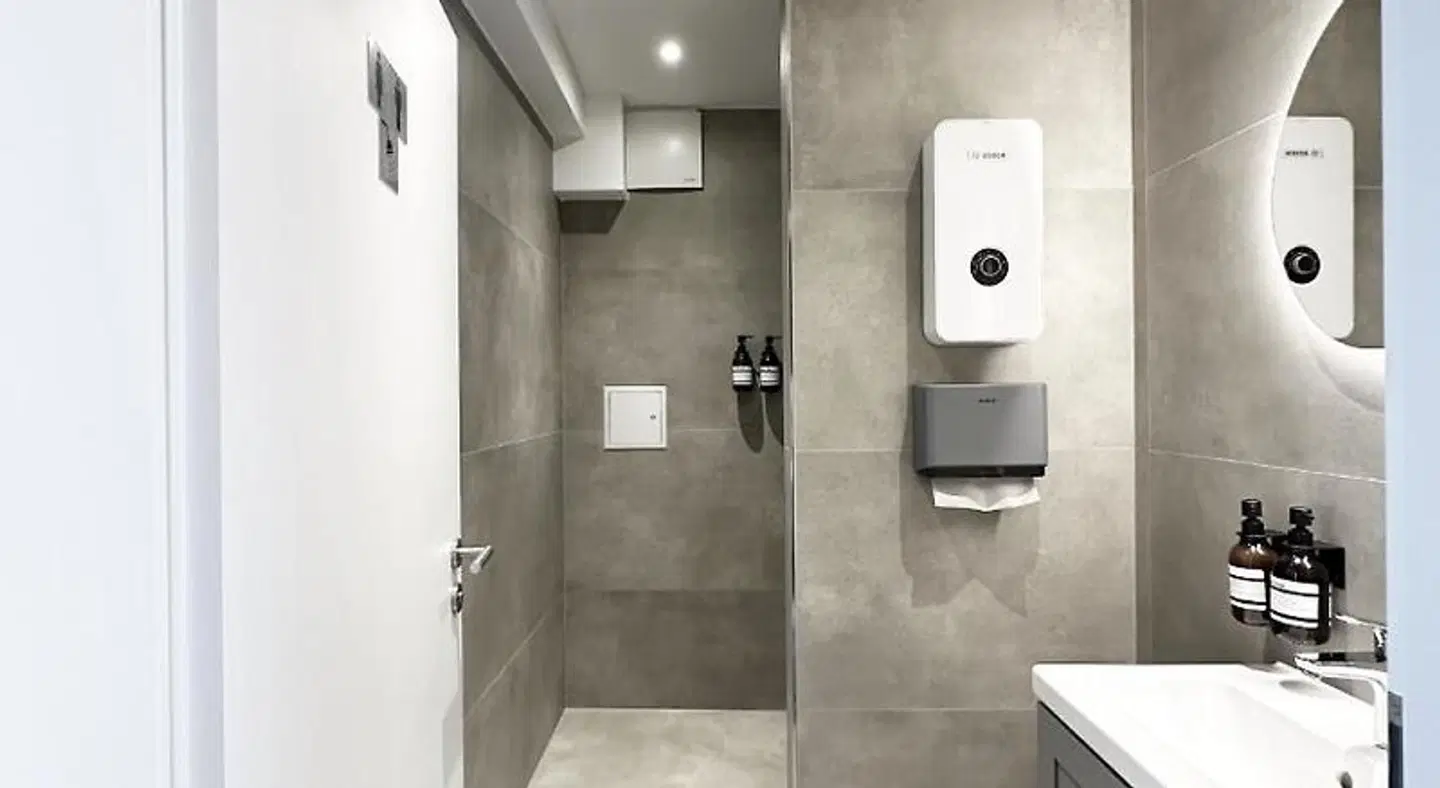 BLK Hostel Badezimmer