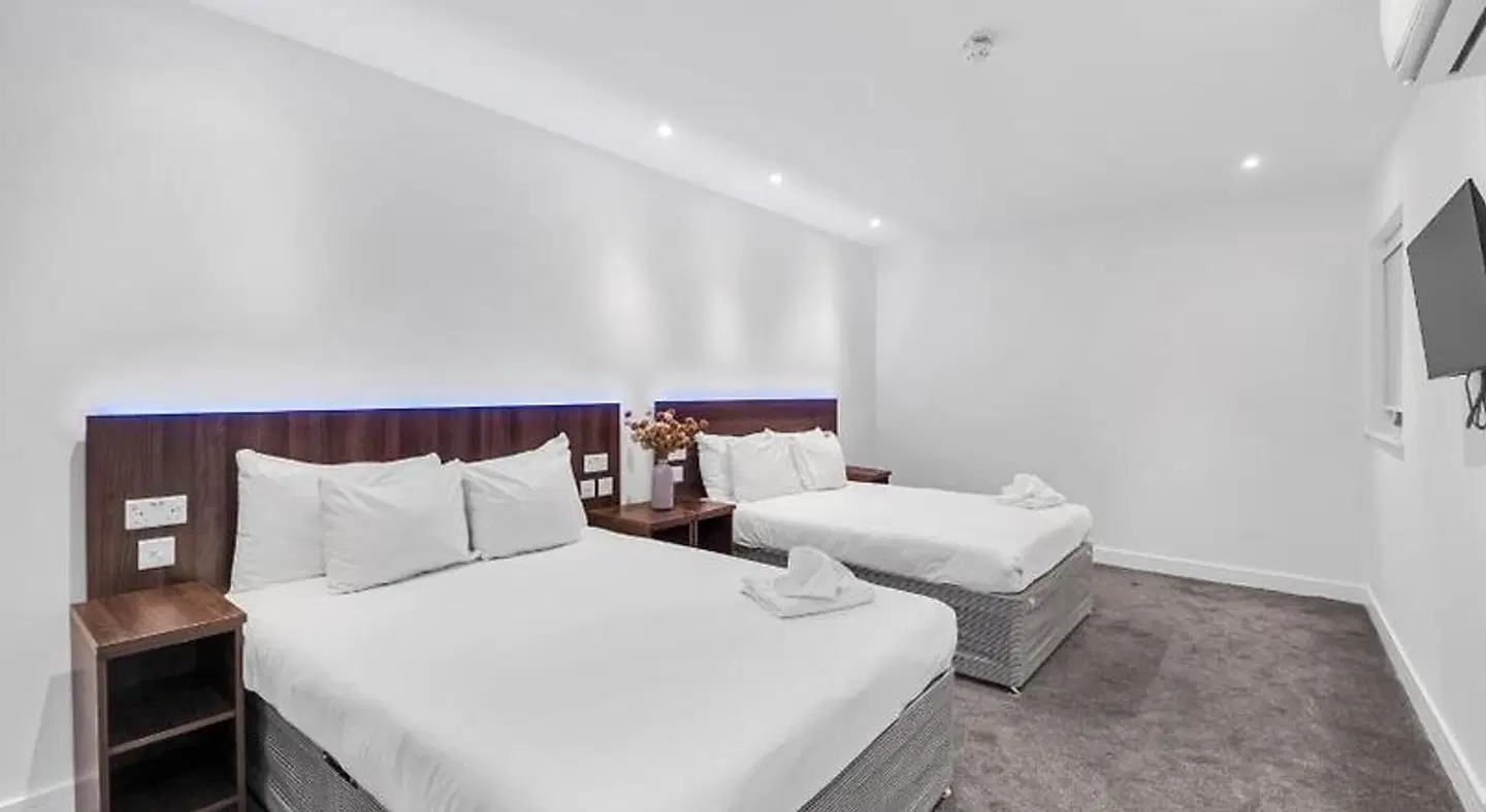 SIGNATURE HOTEL ROOM_EXAMPLE