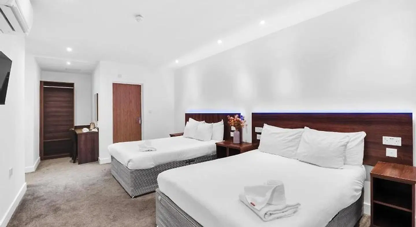 SIGNATURE HOTEL ROOM_EXAMPLE