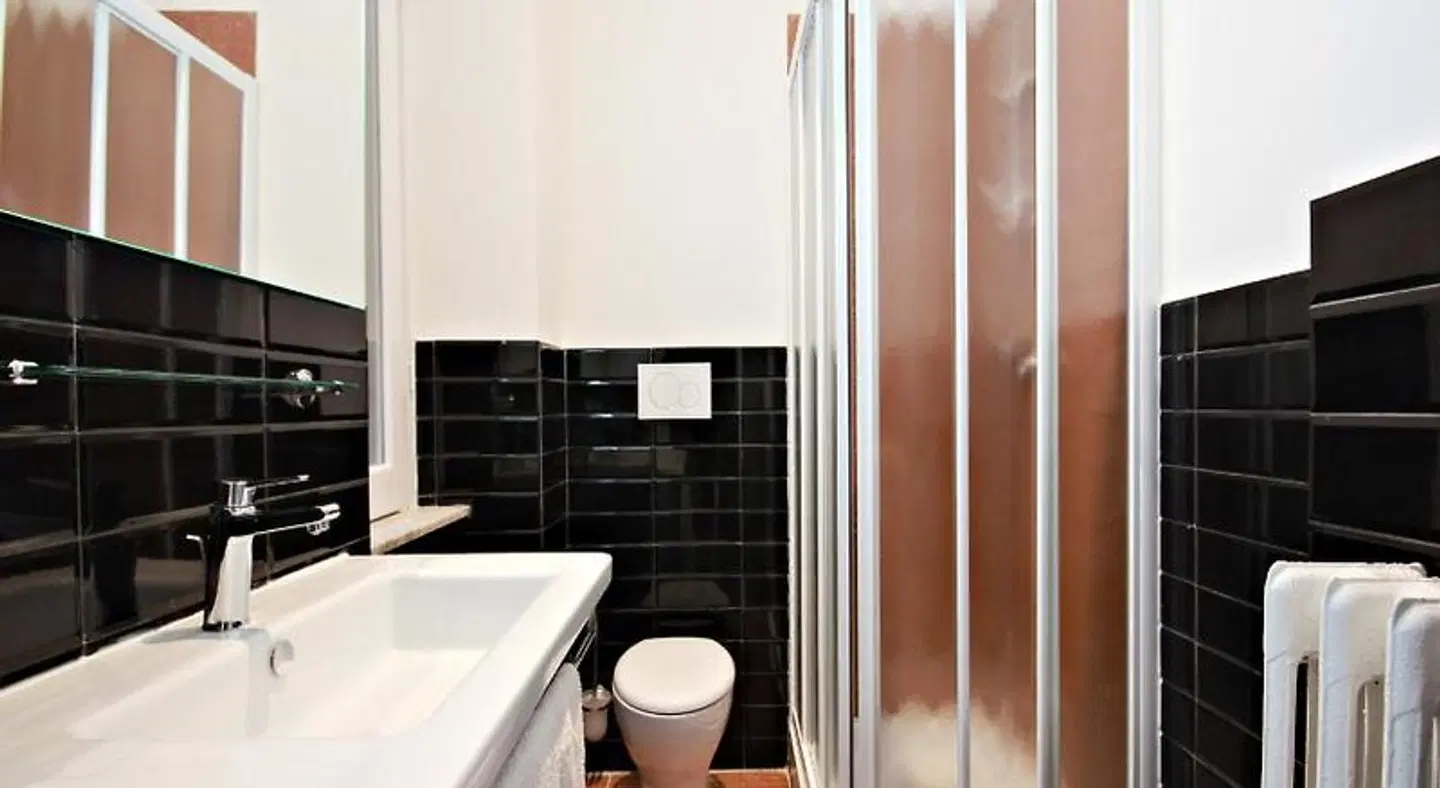 Roma In Una Stanza Badezimmer