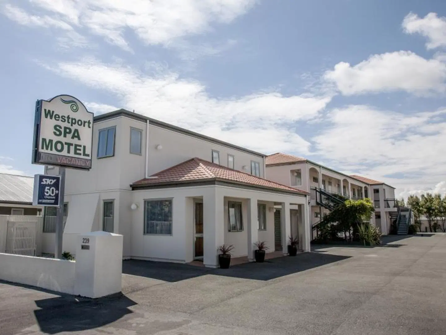 Westport Spa Motel EXTERIOR